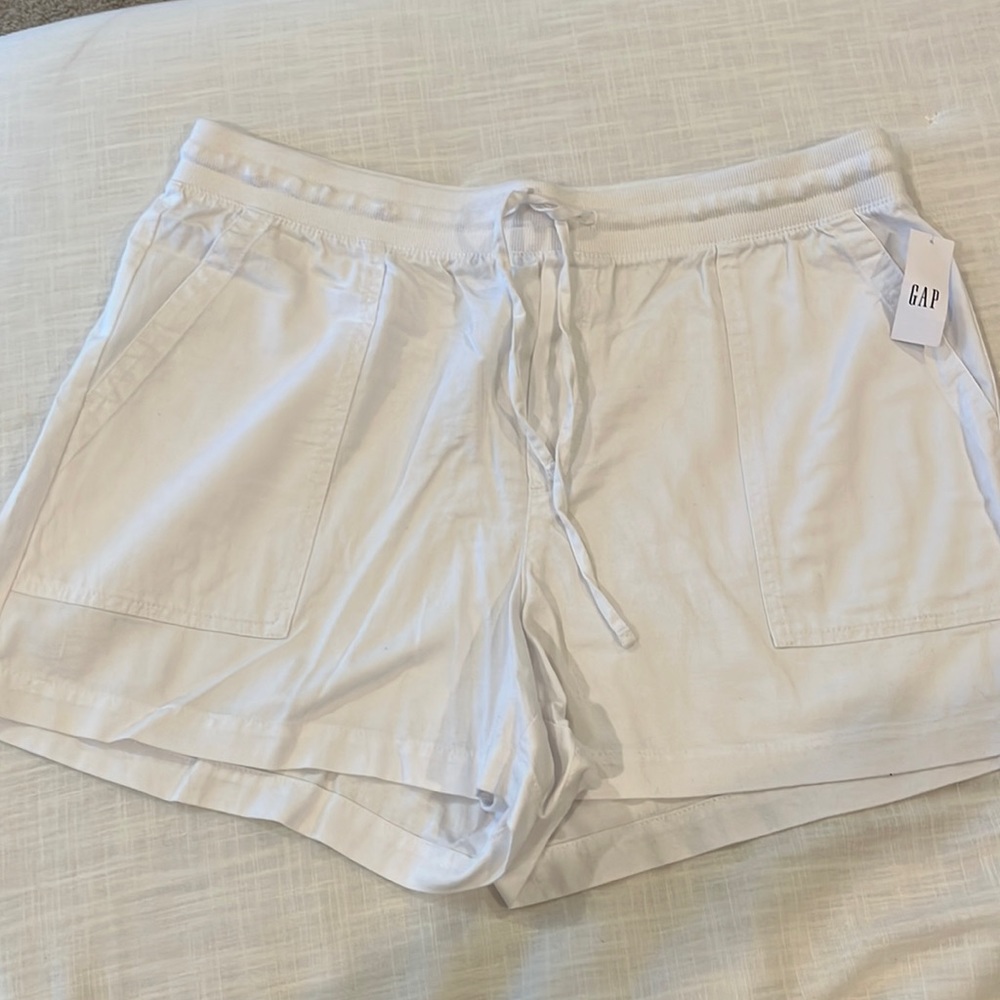 GAP factory shorts. Size large. NWT.